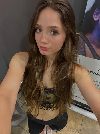 ariellesutton