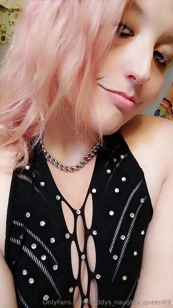 daddys_naughty_queen69