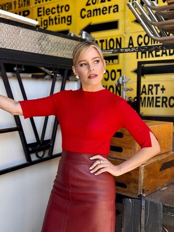 Elizabeth Banks