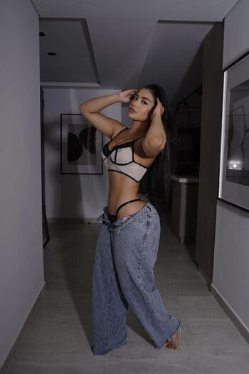 emily_huddson_
