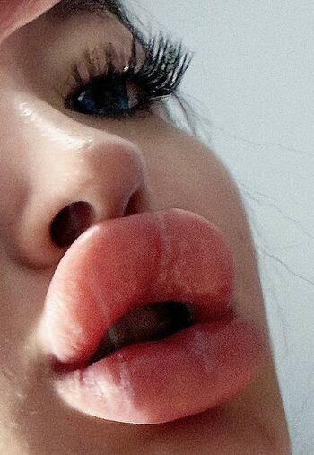 eva_u_tits
