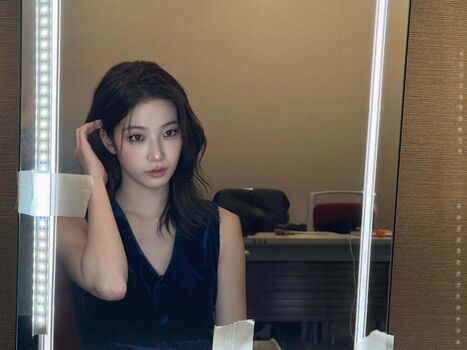 Kazuha Nakamura 中村 一葉